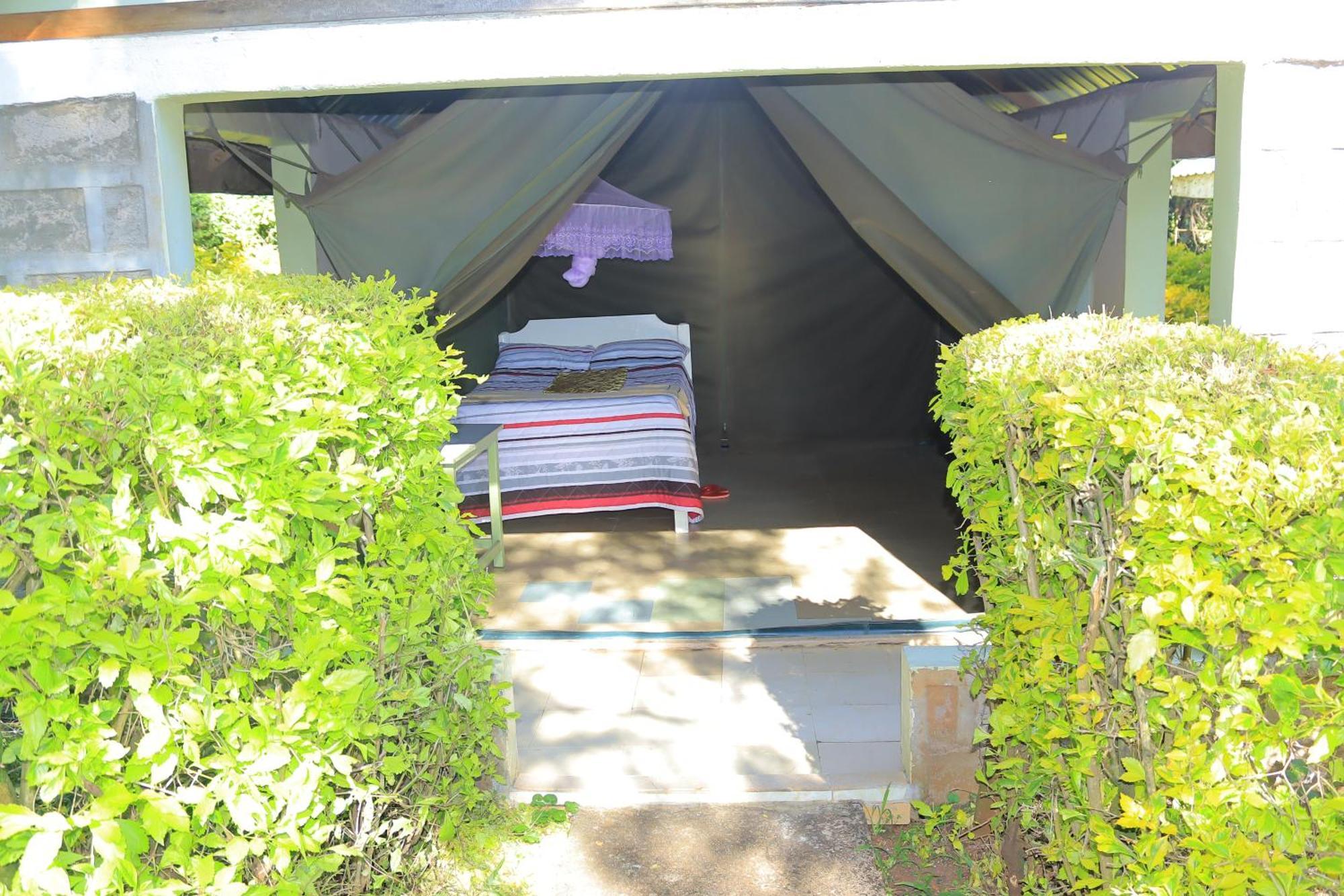 Rhino Tourist Camp Hotel Ololaimutiek Exterior photo